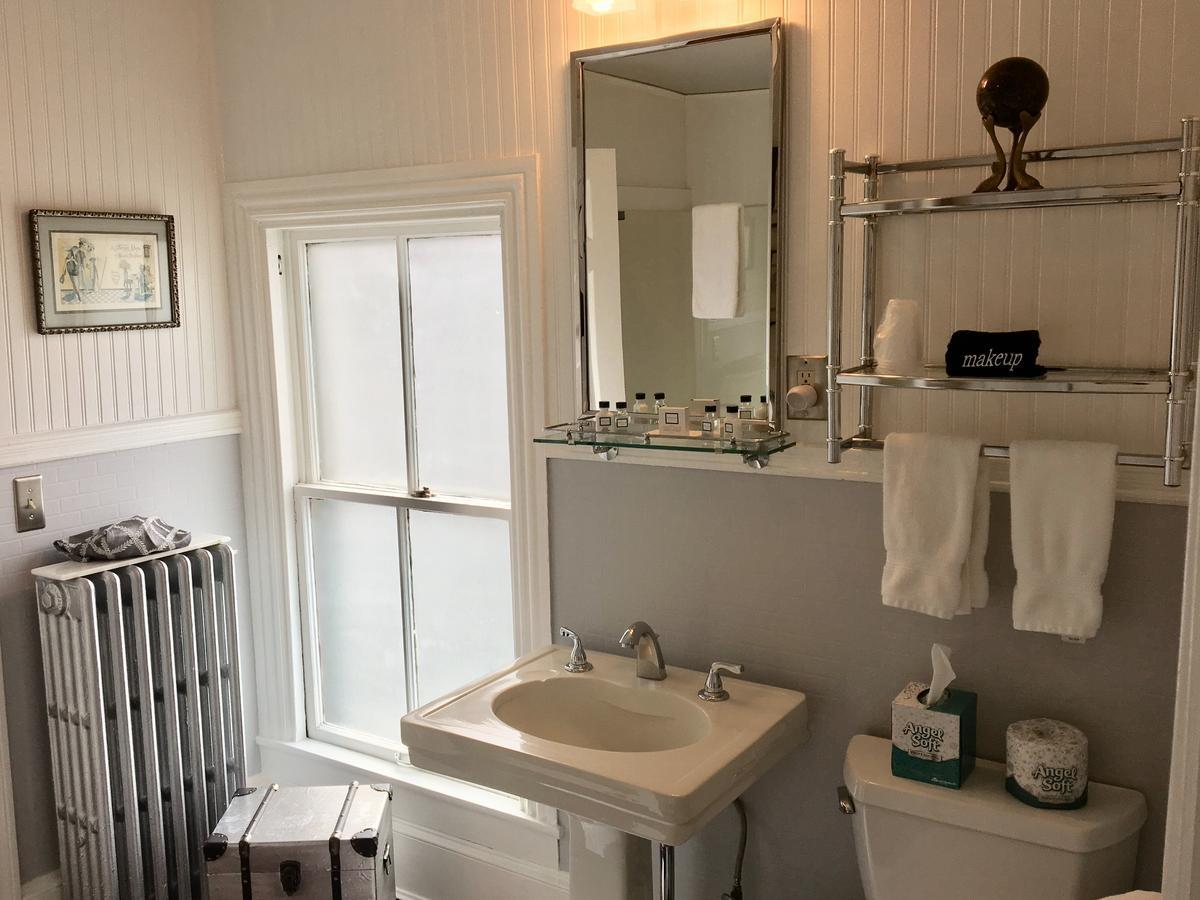 Queen Vic (adults Only) 4* Provincetown