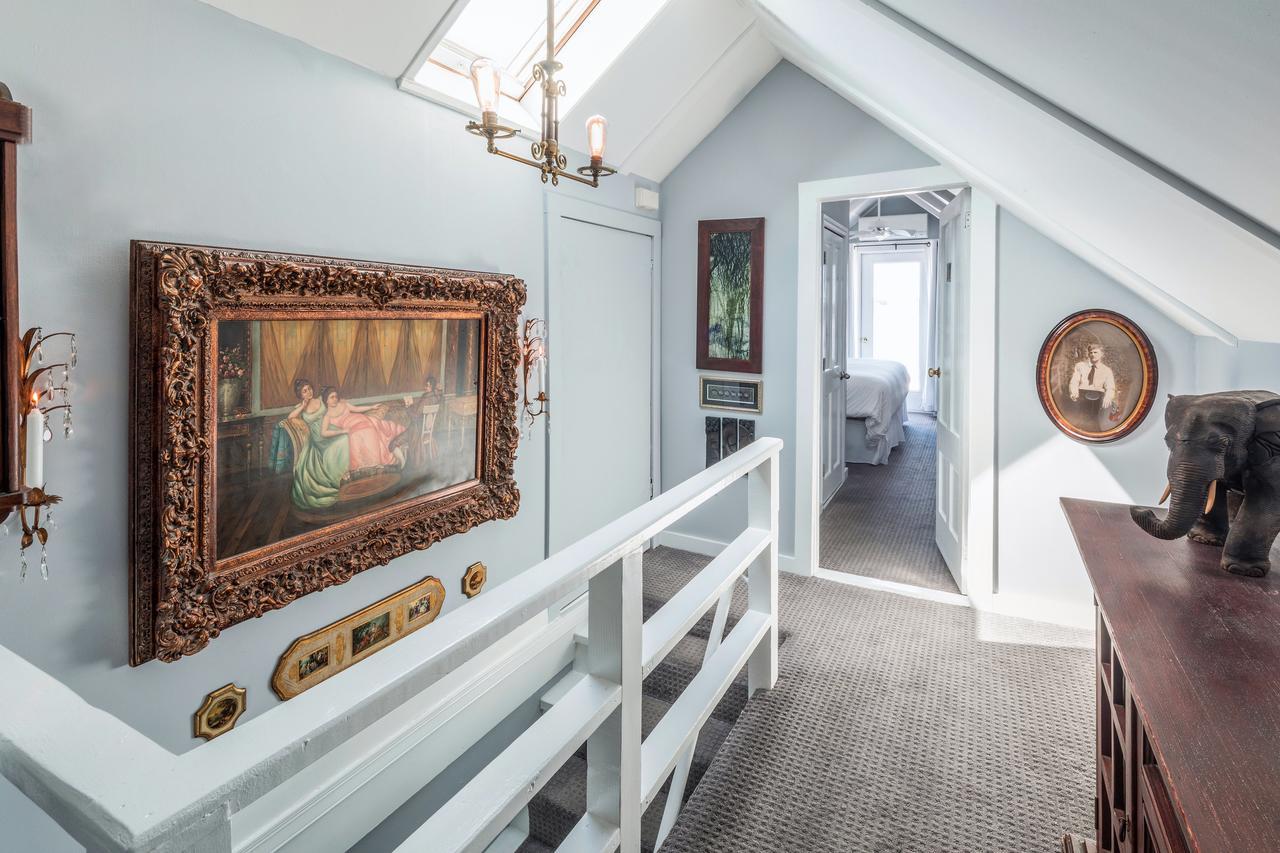 Queen Vic (adults Only) Provincetown